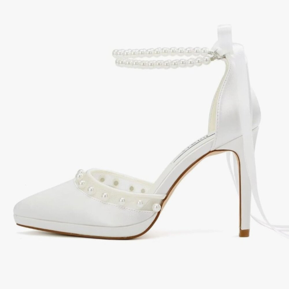 NWT in Box Bridal/Wedding Heels Size 7 Ivory